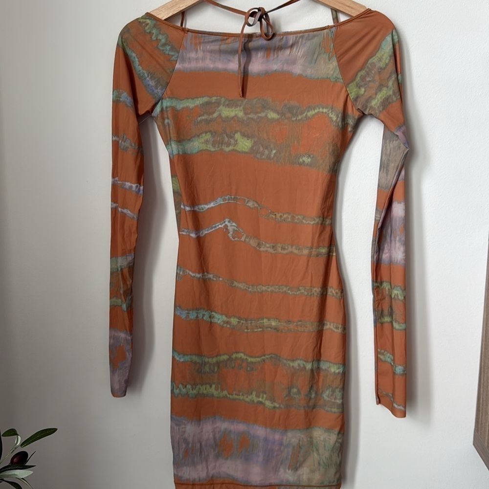 SKIMS Jelly Sheer Off The Shoulder
Dress Tie Dye Print - Medium - Picture 9 of 12